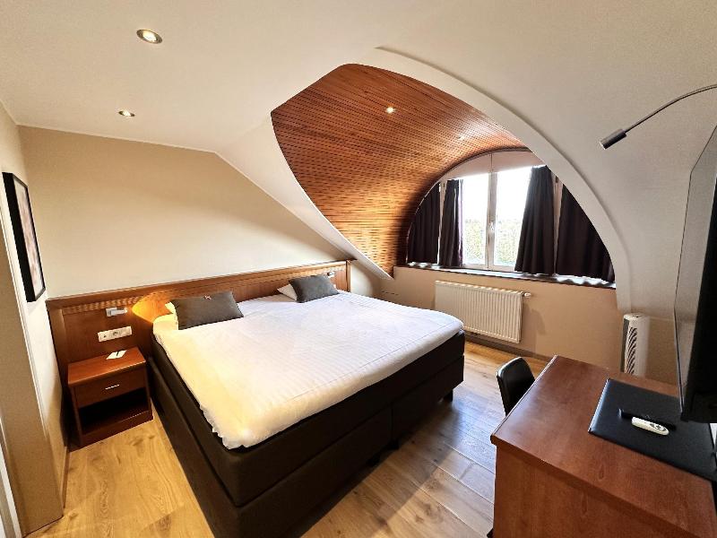 Hotel Melba image