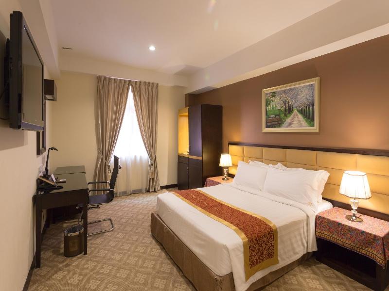Hallmark Crown Hotel image