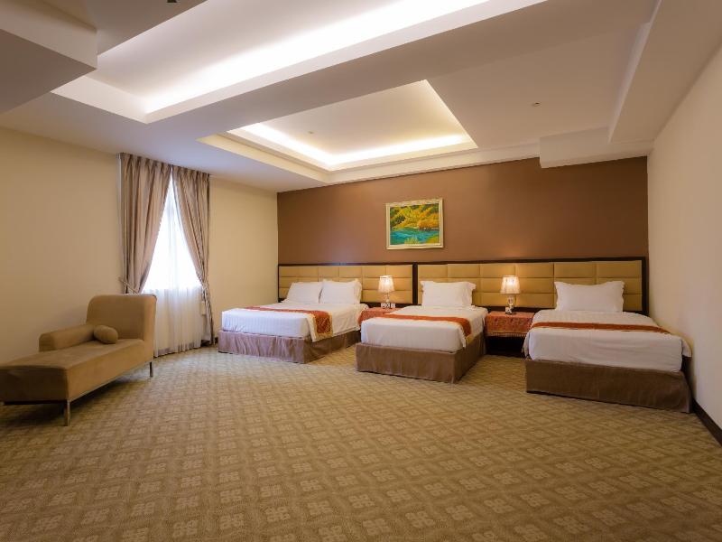 Hallmark Crown Hotel image