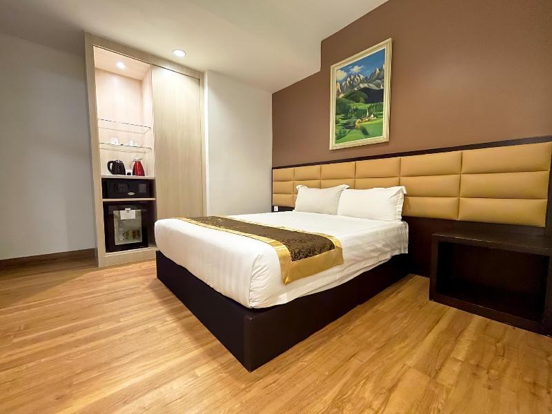 Hallmark Crown Hotel image