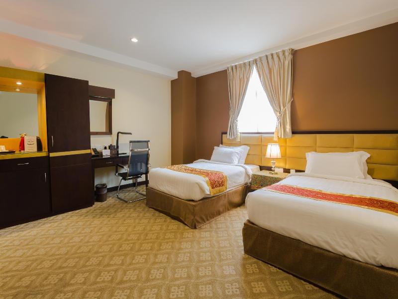 Hallmark Crown Hotel image