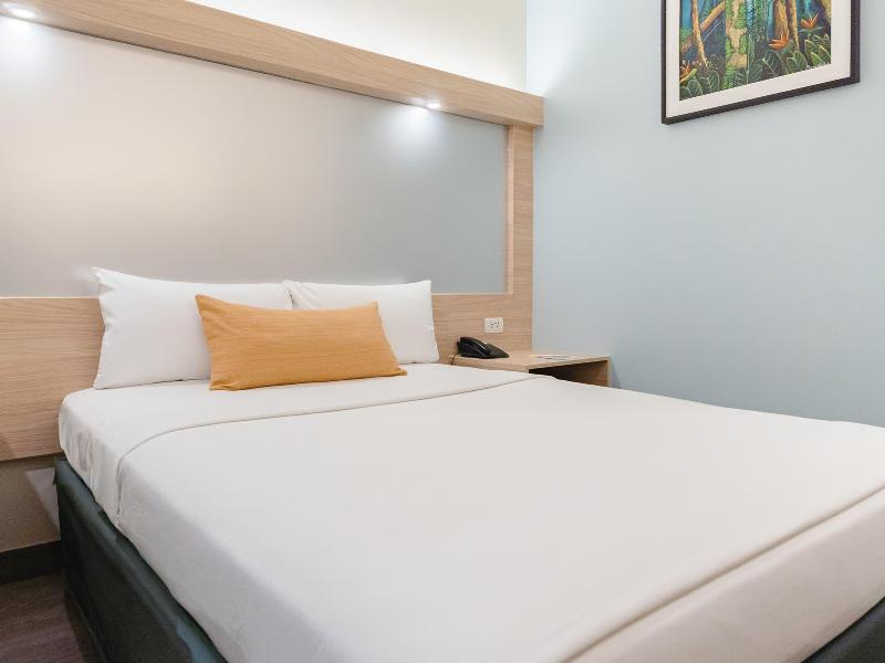 Microtel By Wyndham Tarlac image