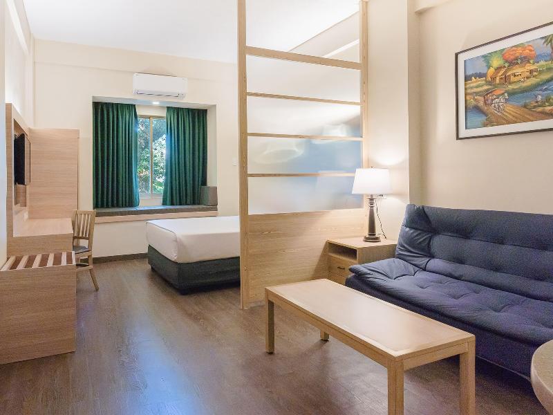 Microtel By Wyndham Tarlac image