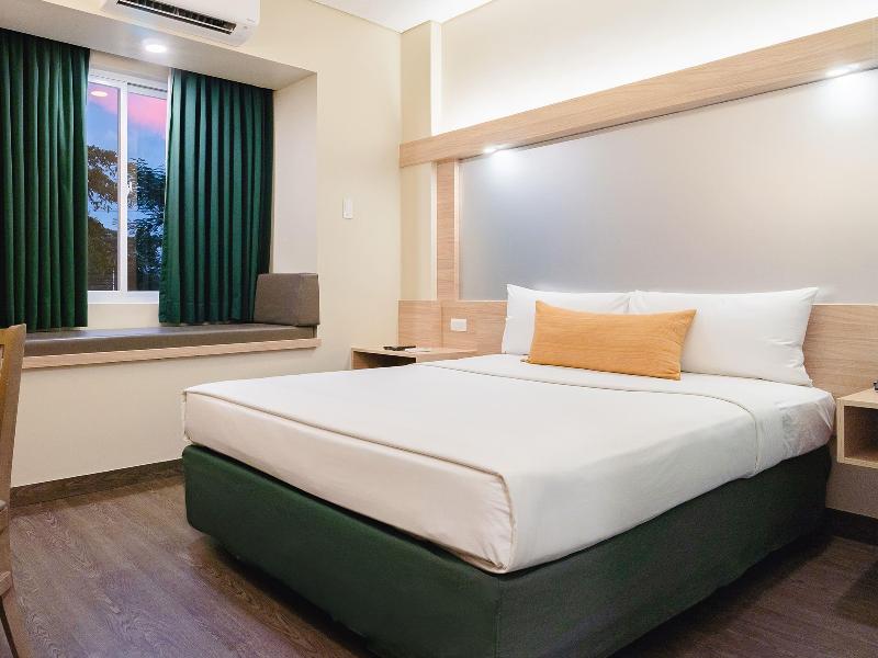 Microtel By Wyndham Tarlac image