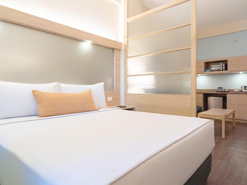 Microtel By Wyndham Tarlac image