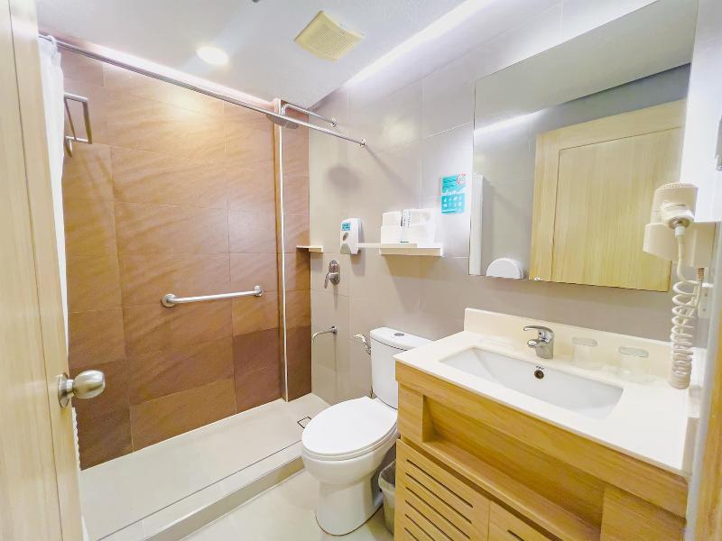 Microtel By Wyndham Tarlac image