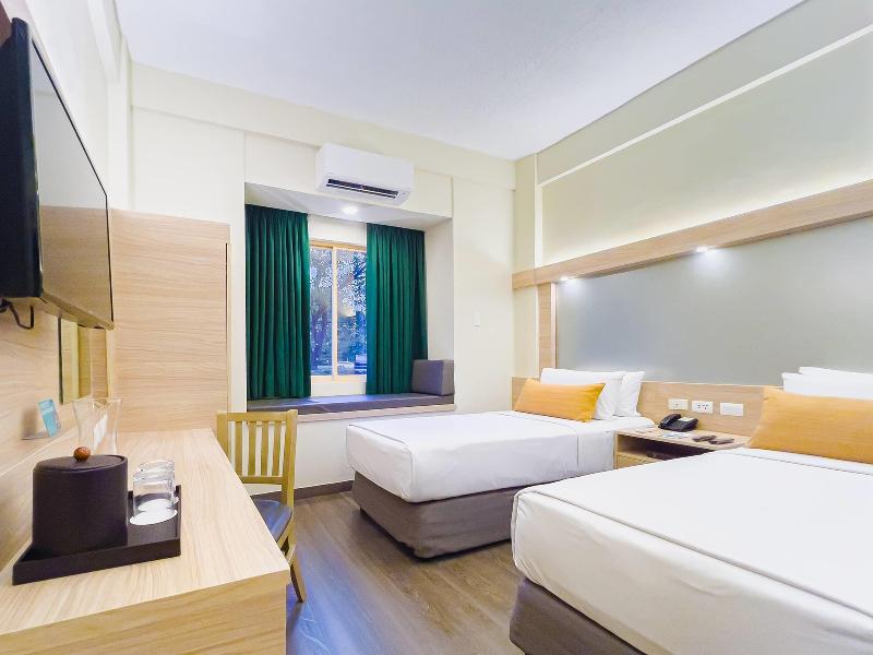 Microtel By Wyndham Tarlac image