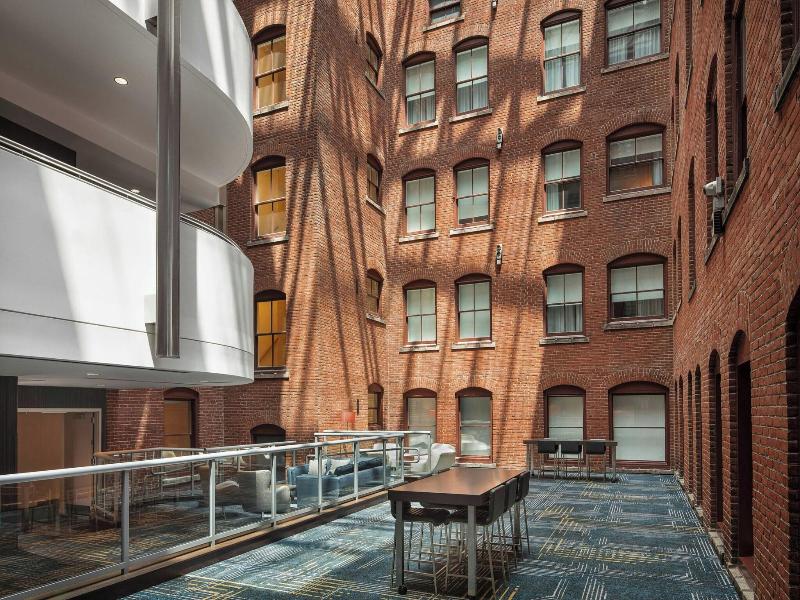 Courtyard by Marriott Philadelphia Downtown image