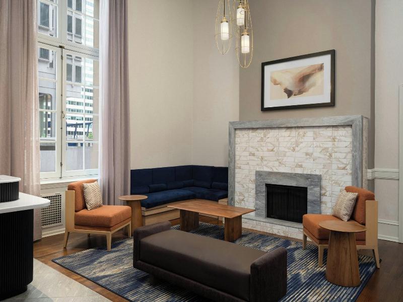 Courtyard by Marriott Philadelphia Downtown image