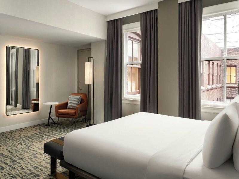 Courtyard by Marriott Philadelphia Downtown image
