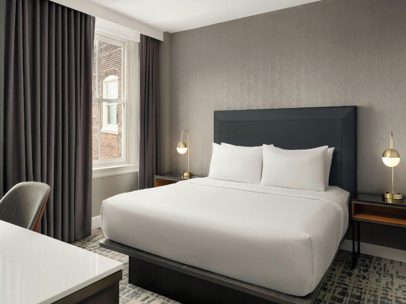 Courtyard by Marriott Philadelphia Downtown image