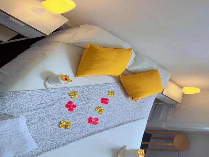WW Hostel & Suites image