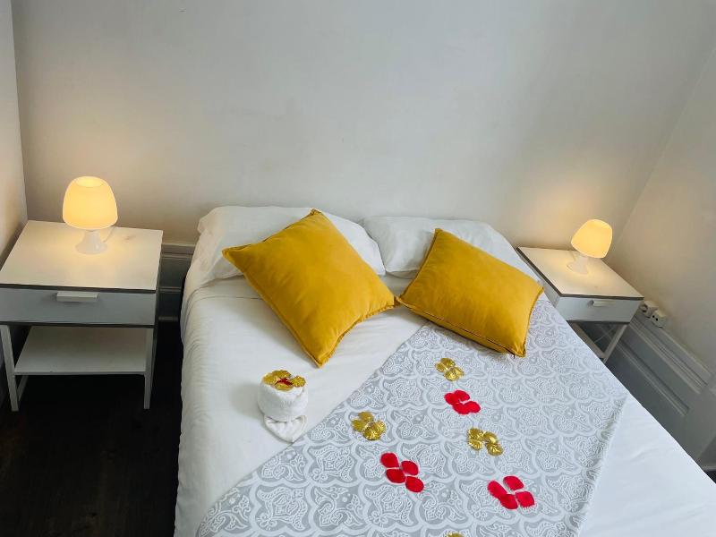 WW Hostel & Suites image