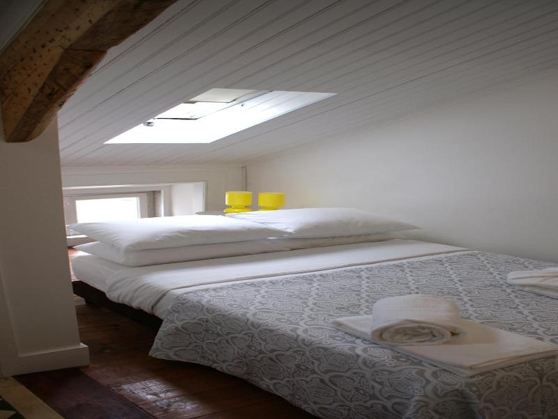 WW Hostel & Suites image