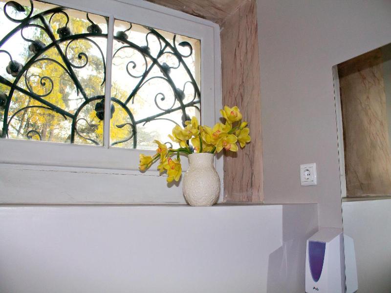 WW Hostel & Suites image