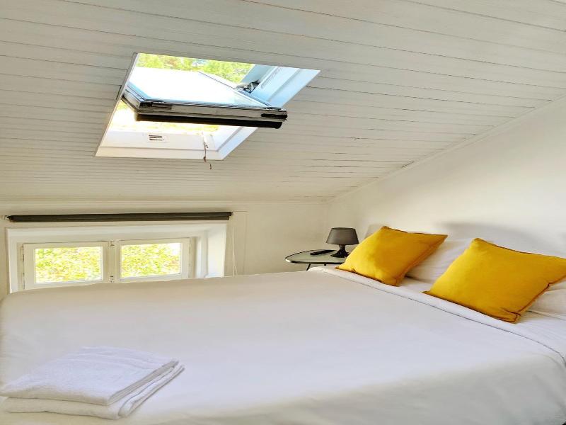 WW Hostel & Suites image