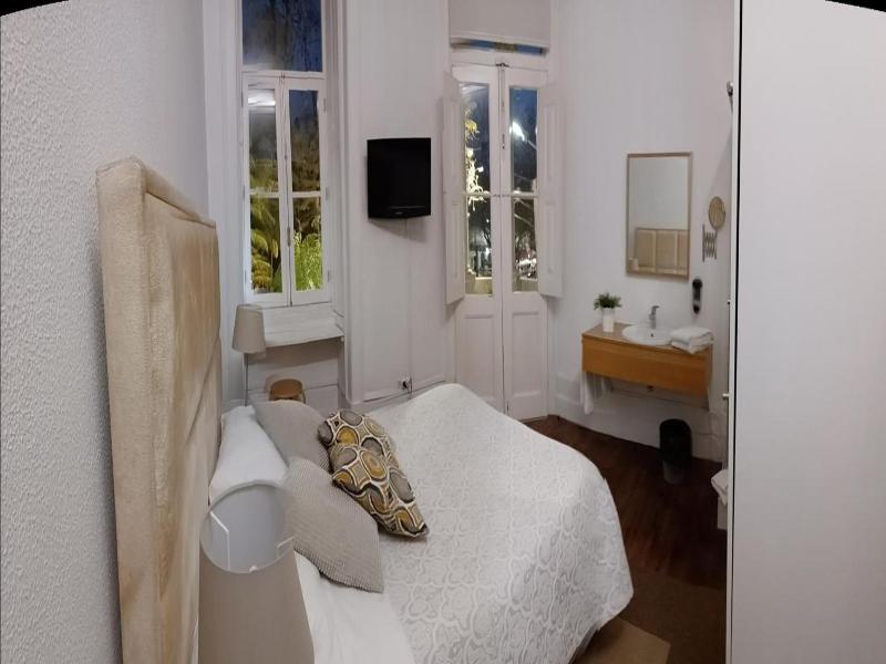 WW Hostel & Suites image