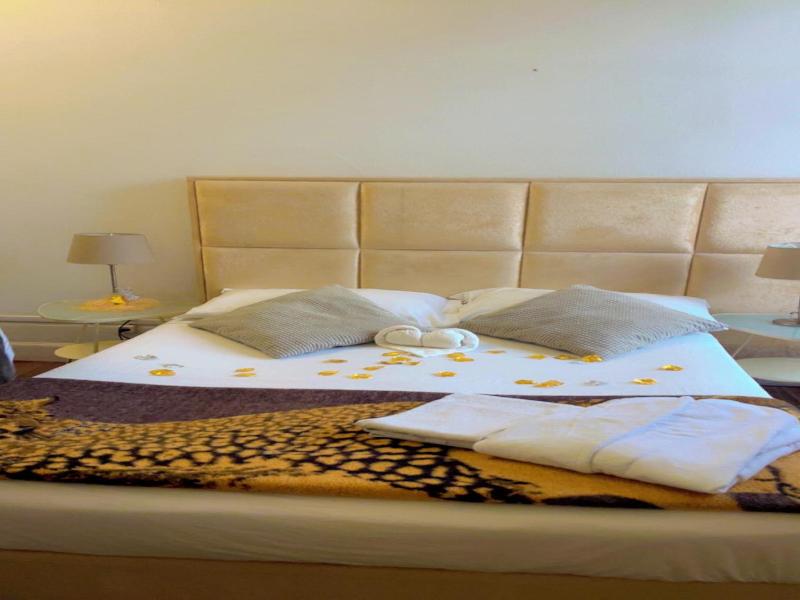 WW Hostel & Suites image