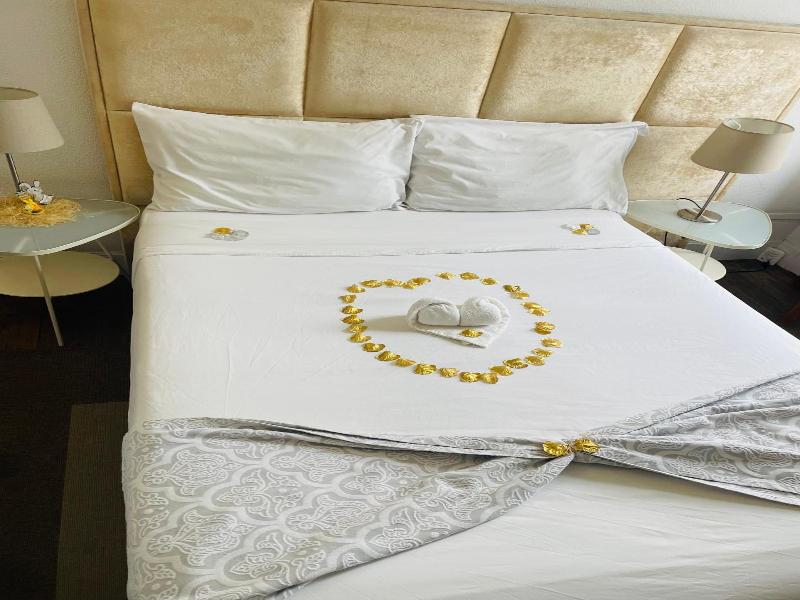 WW Hostel & Suites image