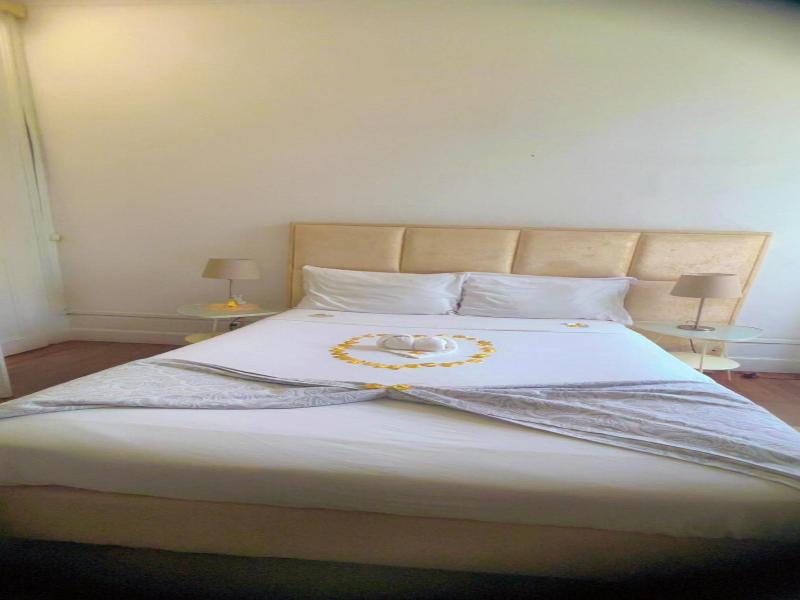 WW Hostel & Suites image