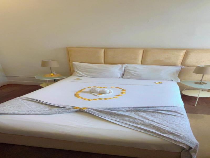 WW Hostel & Suites image