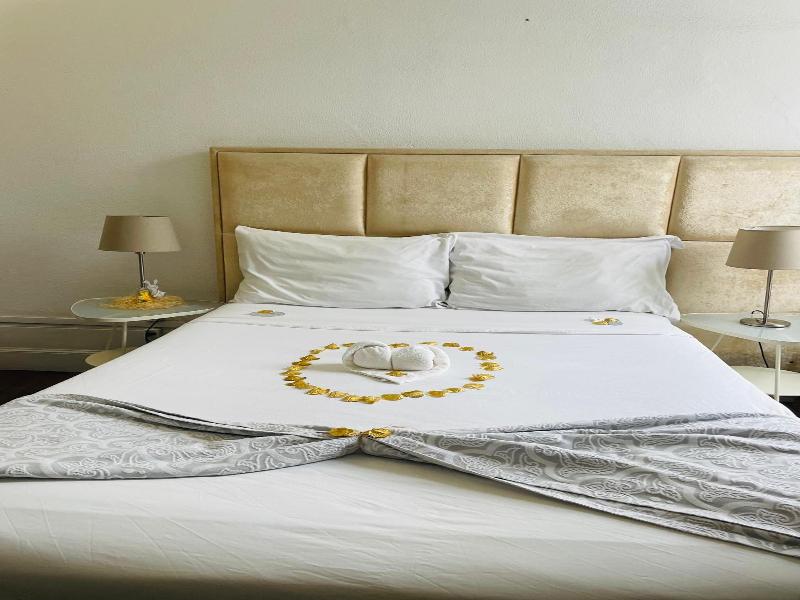 WW Hostel & Suites image