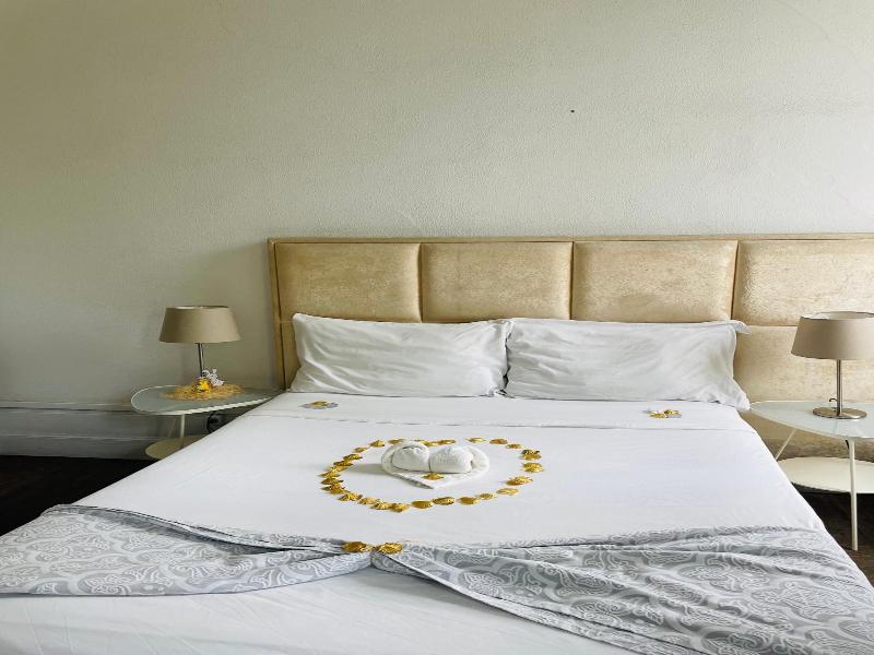 WW Hostel & Suites image