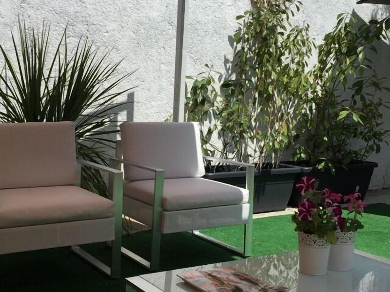 WW Hostel & Suites image