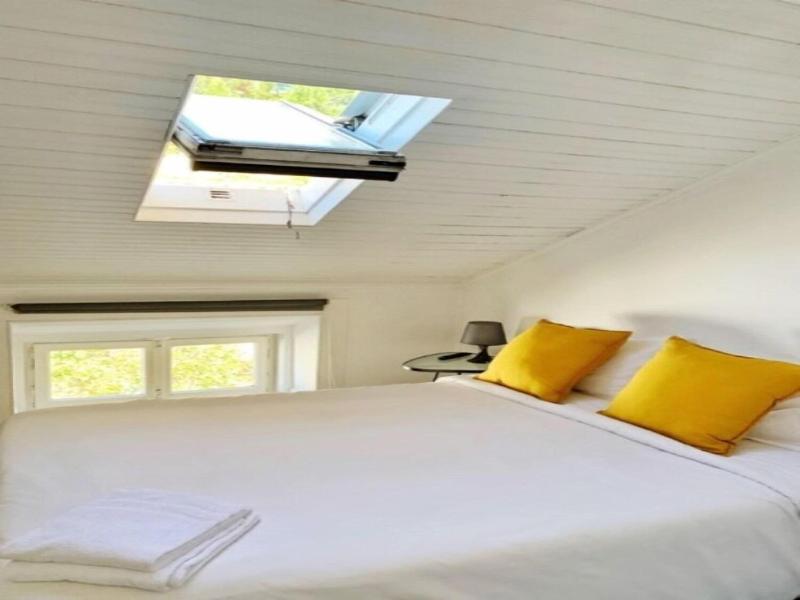 WW Hostel & Suites image