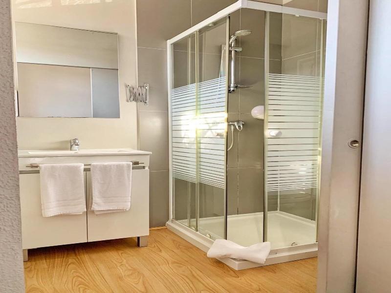 WW Hostel & Suites image