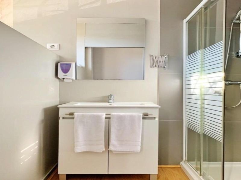 WW Hostel & Suites image