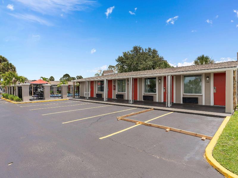 Super 8 by Wyndham Kissimmee/Orlando image