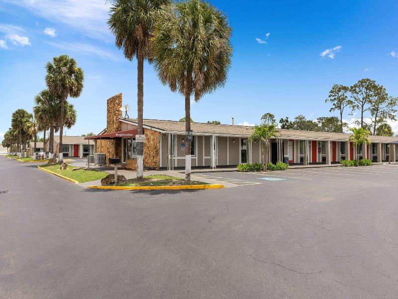 Super 8 by Wyndham Kissimmee/Orlando image