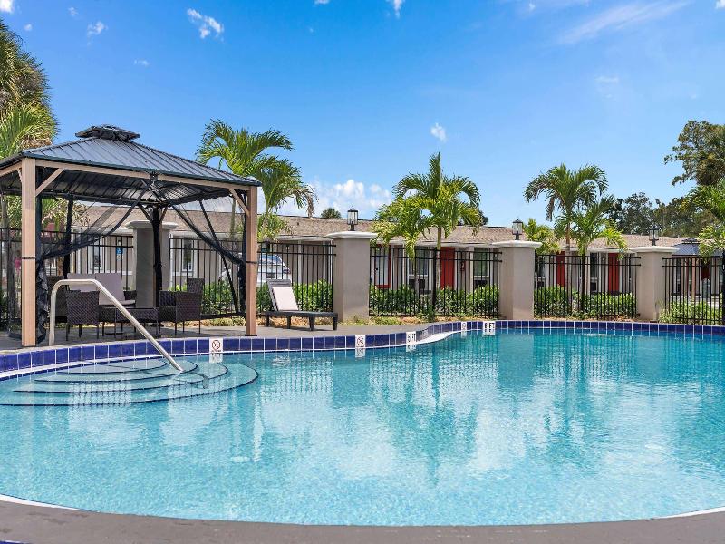 Super 8 by Wyndham Kissimmee/Orlando image