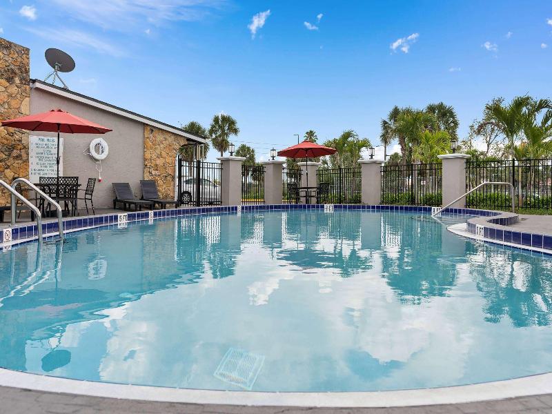 Super 8 by Wyndham Kissimmee/Orlando image