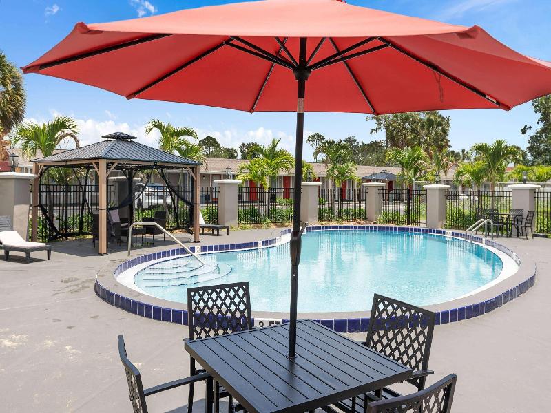 Super 8 by Wyndham Kissimmee/Orlando image