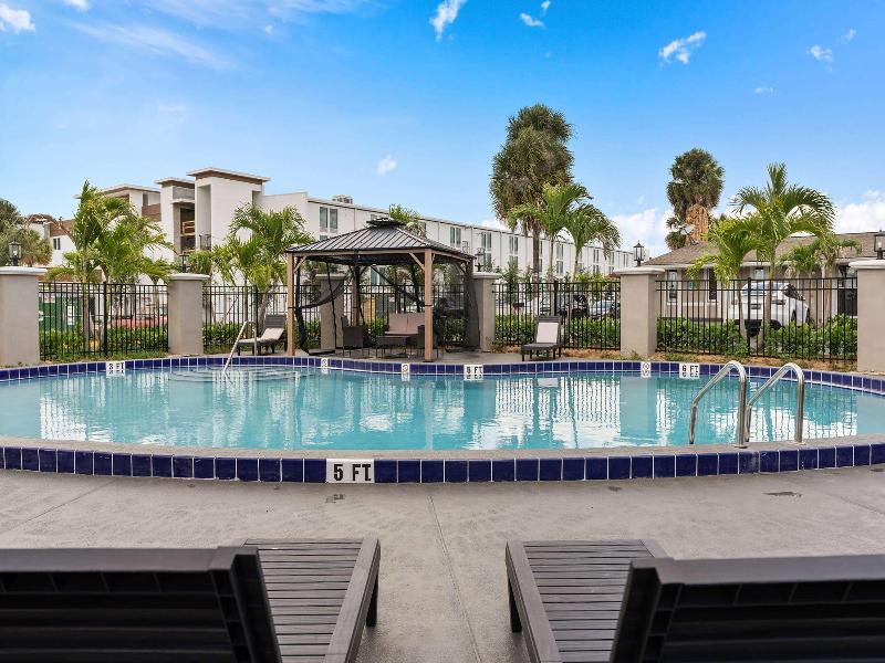 Super 8 by Wyndham Kissimmee/Orlando image