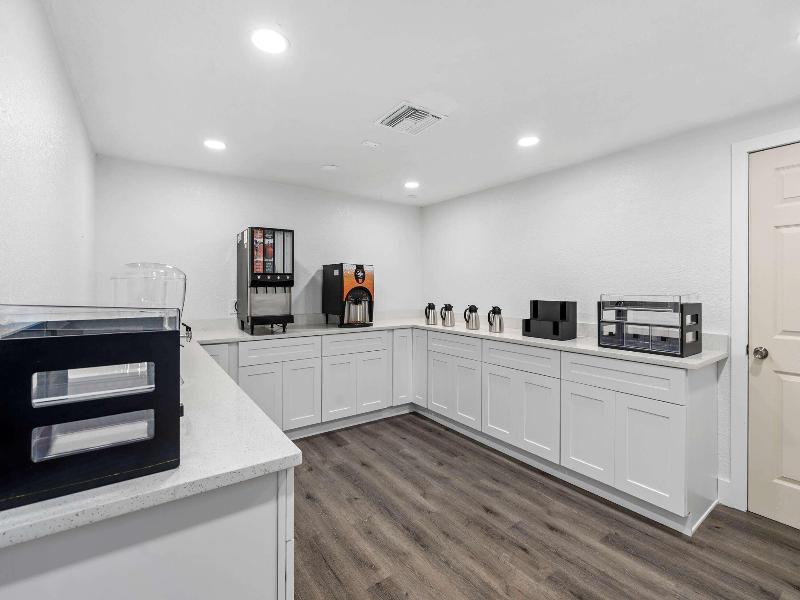 Super 8 by Wyndham Kissimmee/Orlando image