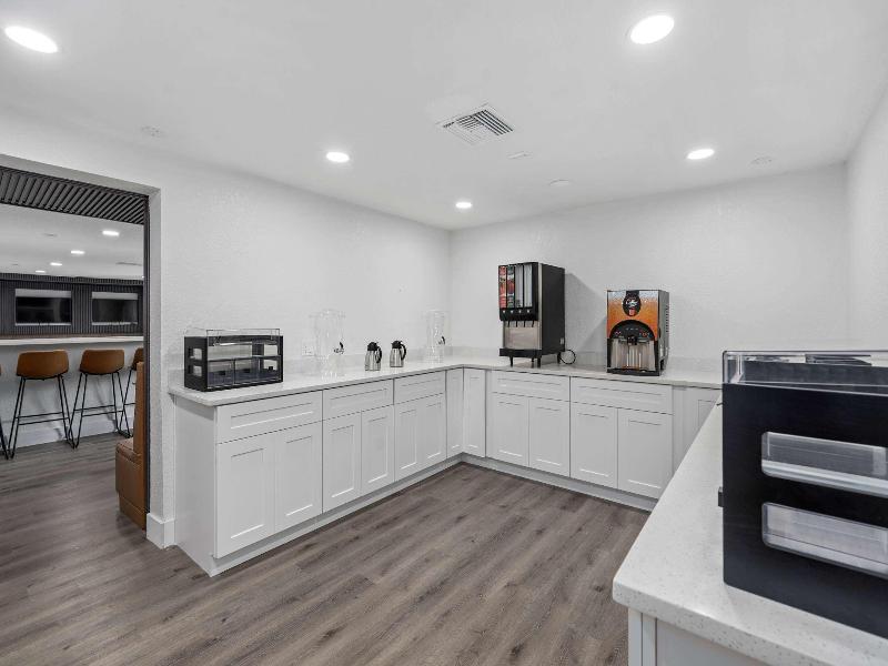 Super 8 by Wyndham Kissimmee/Orlando image