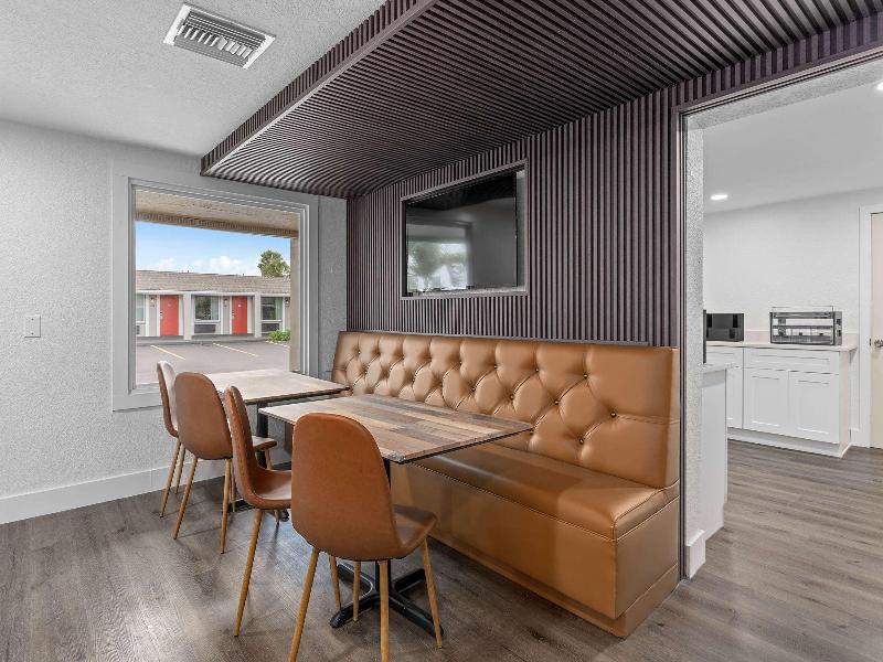 Super 8 by Wyndham Kissimmee/Orlando image