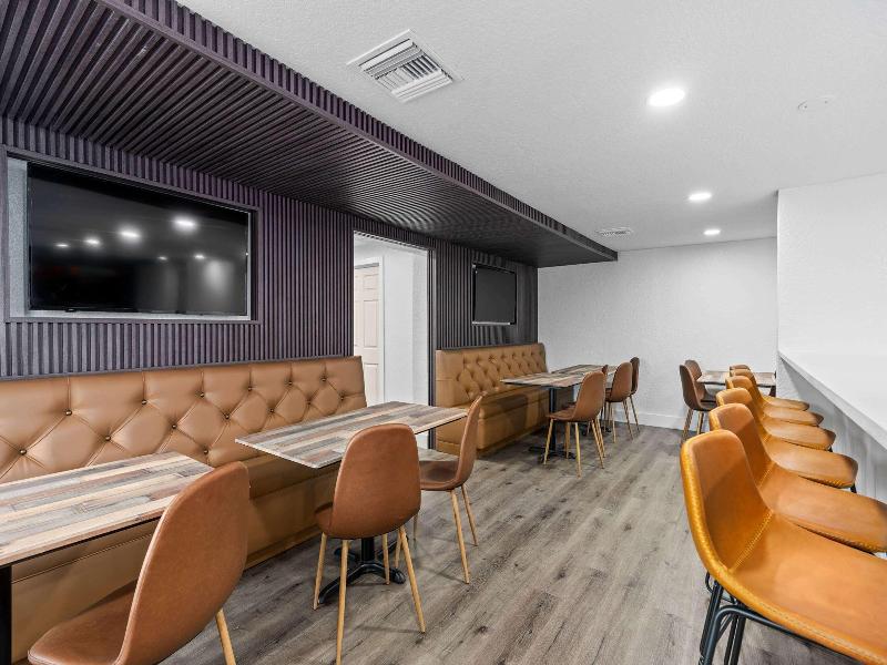 Super 8 by Wyndham Kissimmee/Orlando image