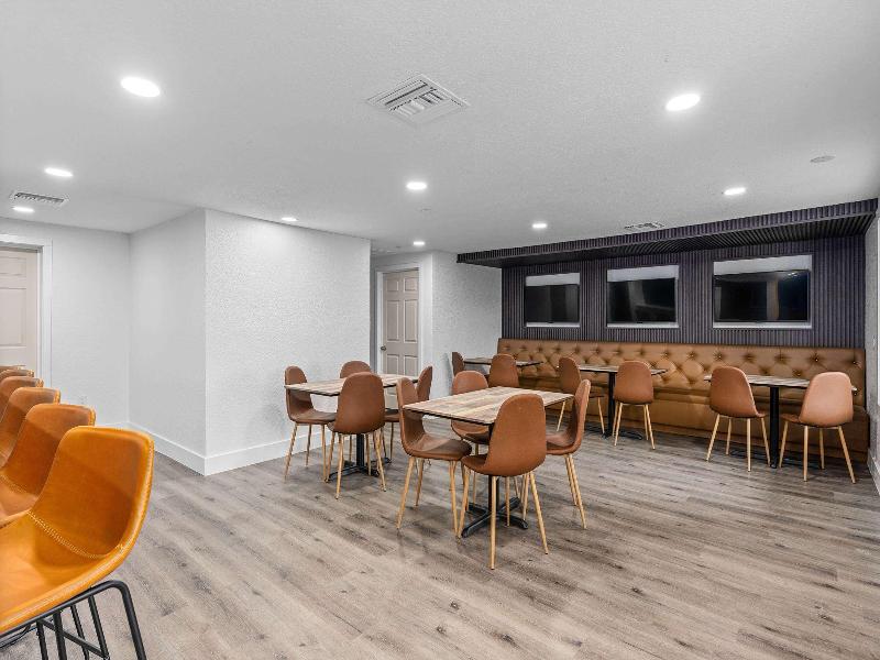 Super 8 by Wyndham Kissimmee/Orlando image