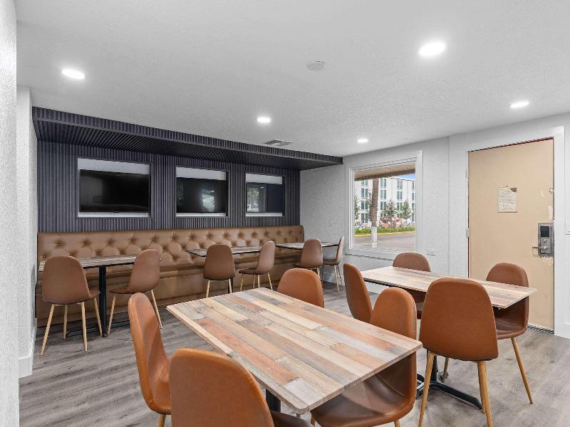 Super 8 by Wyndham Kissimmee/Orlando image