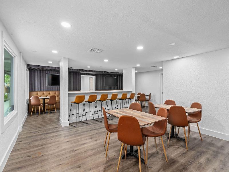 Super 8 by Wyndham Kissimmee/Orlando image