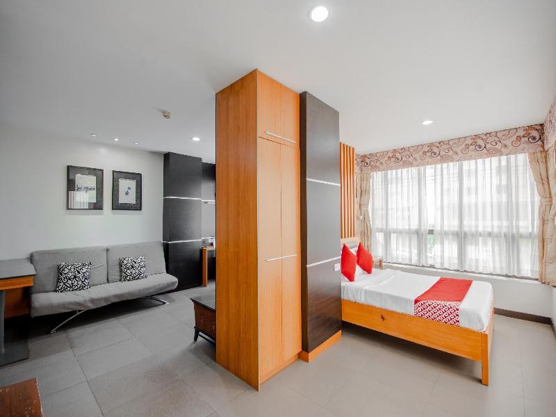 Fuente Oro Business Suites image