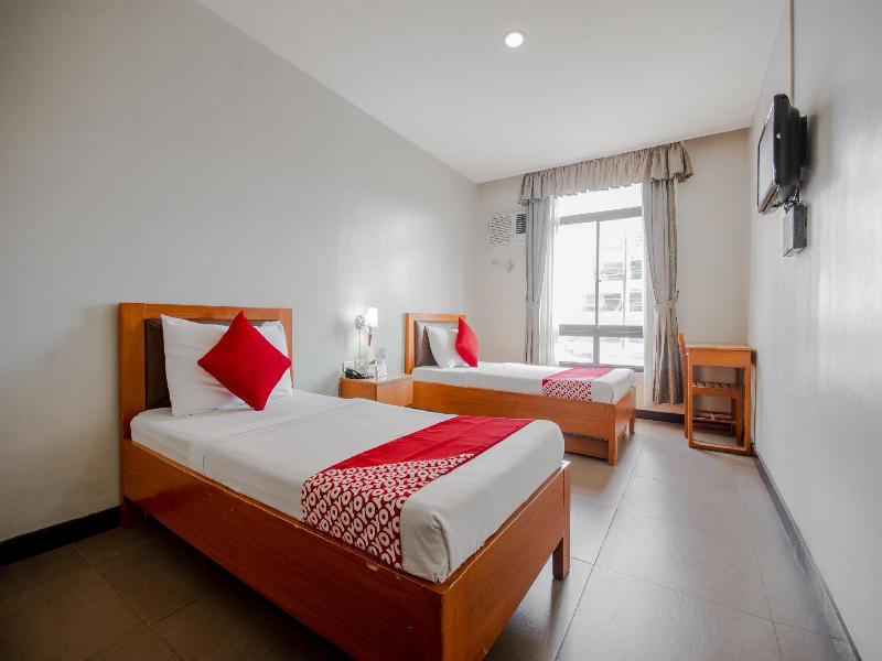 Fuente Oro Business Suites image