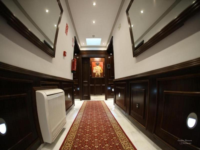 Las Acacias Hotel image