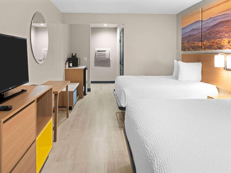 Days Inn by Wyndham San Diego-East/El Cajon image