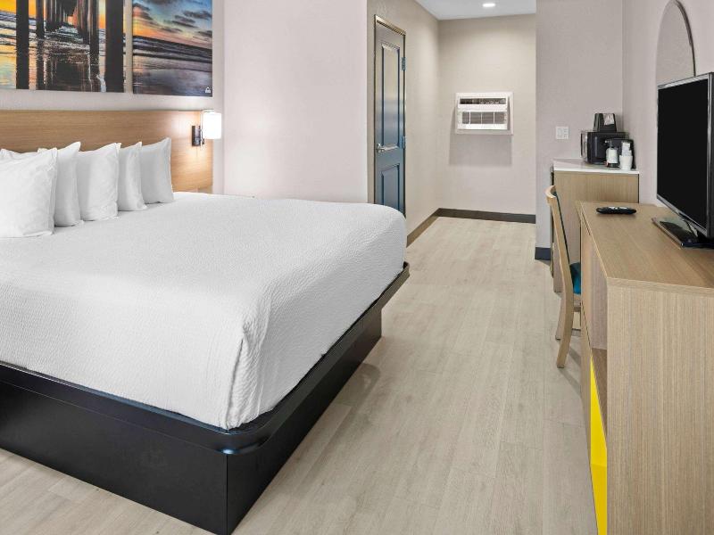 Days Inn by Wyndham San Diego-East/El Cajon image