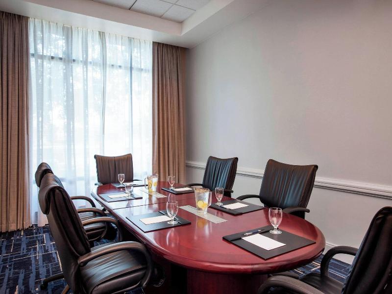 Sheraton Suites Philadelphia Airport image